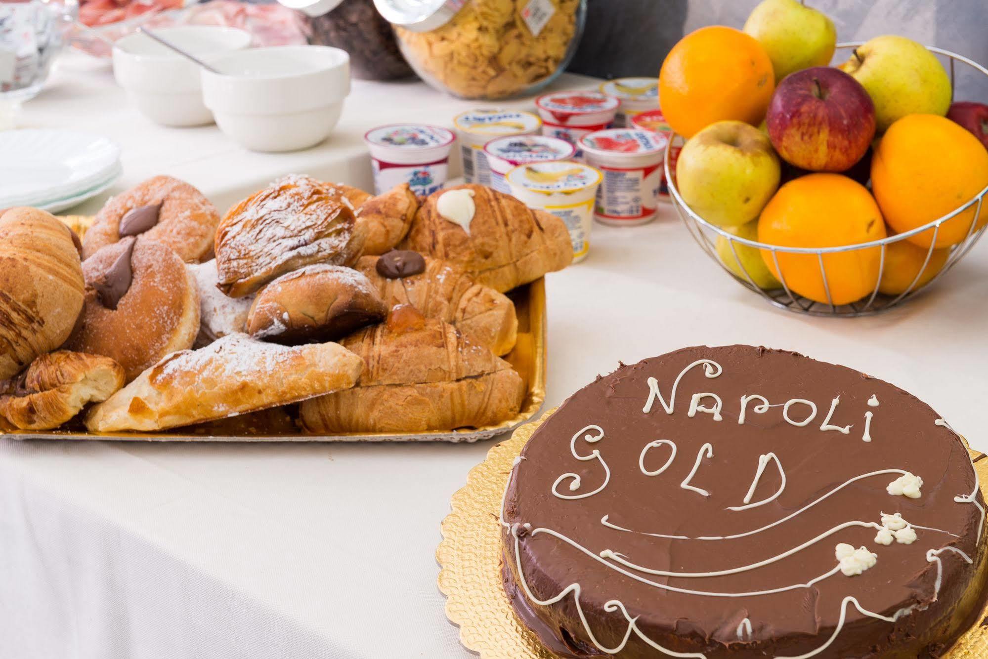 Napoli'S Gold Hotel ภายนอก รูปภาพ