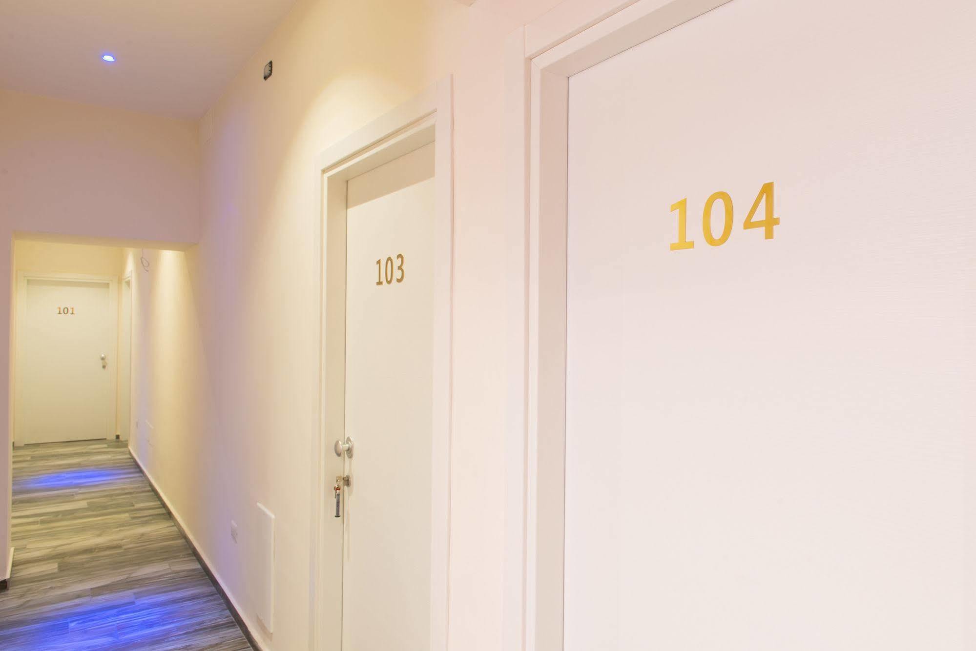 Napoli'S Gold Hotel ภายนอก รูปภาพ